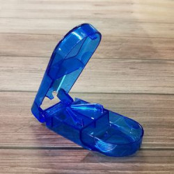 Pill Splitter With Retracting Blade Guard