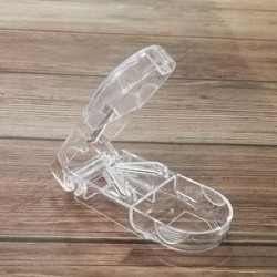 Pill Splitter With Retracting Blade Guard