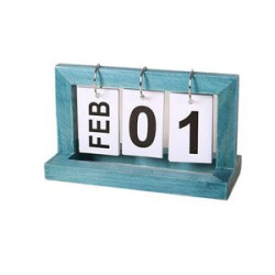 Minimalist wooden calendar